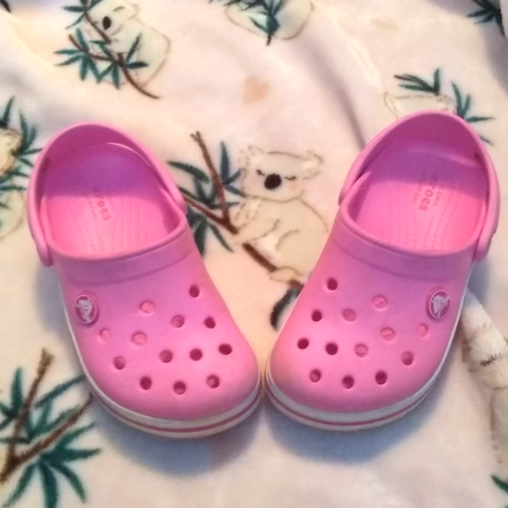 Little Girls Pink Crocs